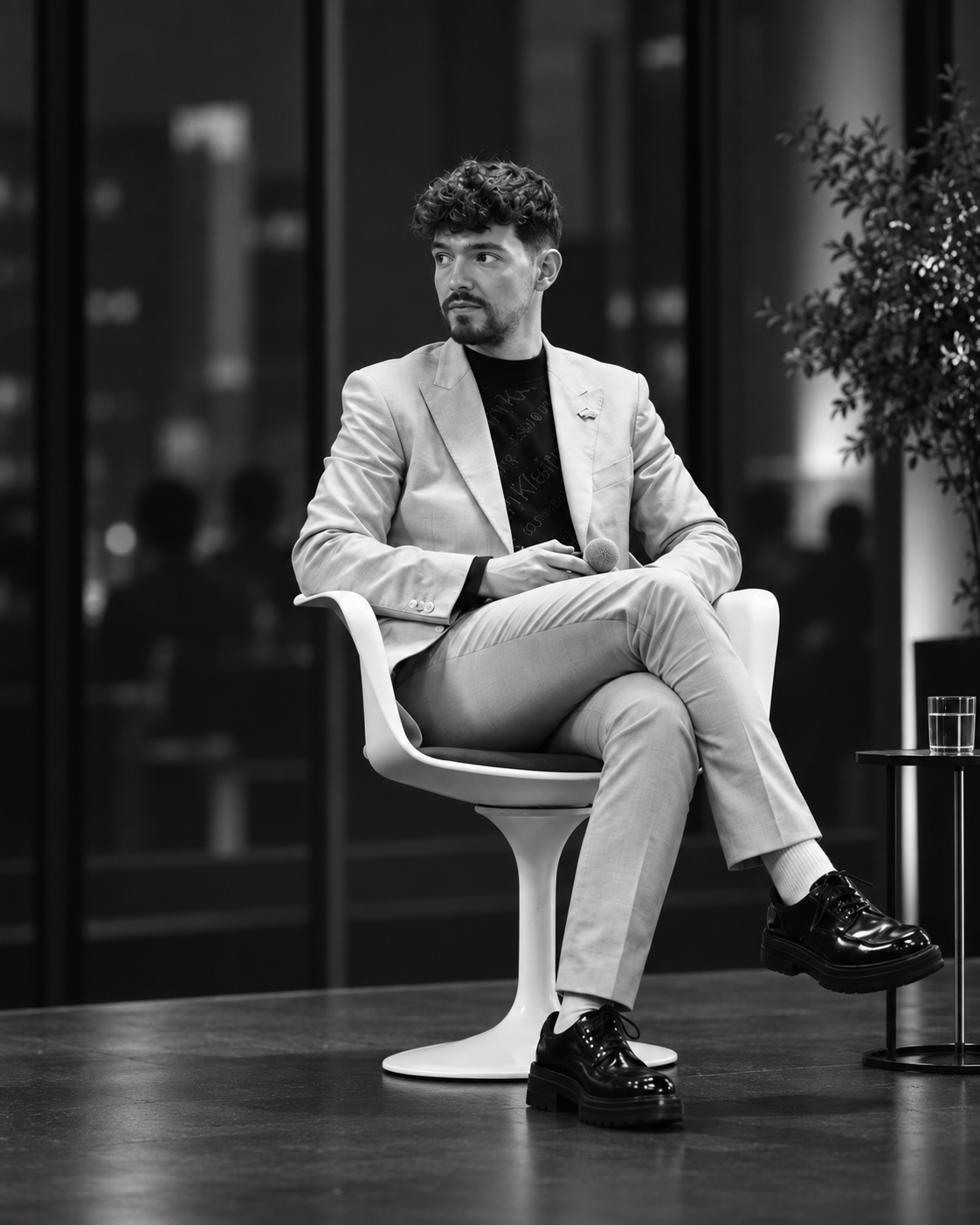Roberto Llopis Moya durante una conversación profesional